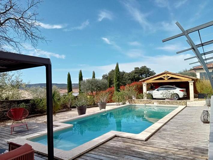 Casa de vacaciones para 8 personas, con vistas además de jardín y piscina - 1