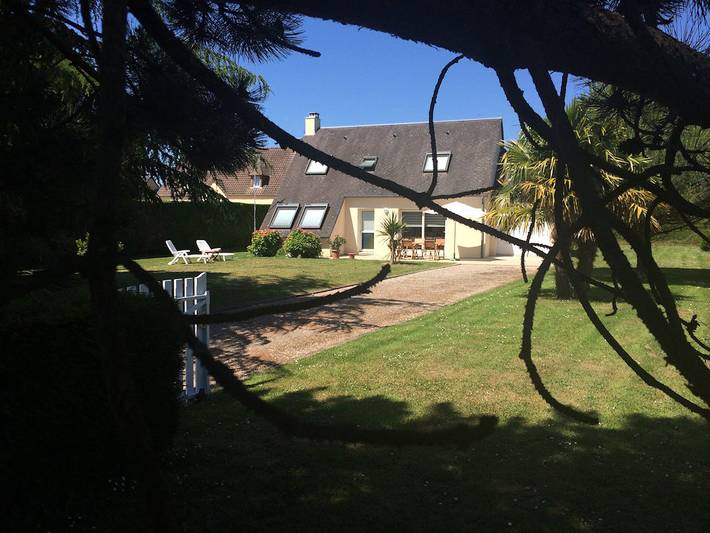 Gîte pour 8 personnes, avec terrasse et jardin à Quettehou - 3