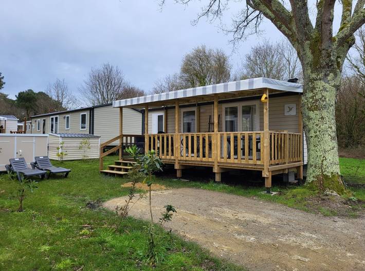 Camping pour 4 personnes, avec piscine et jardin