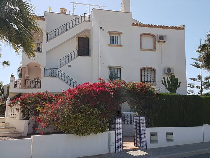 Casa de vacaciones para 6 personas, con jardín además de terraza y piscina para niños - 1