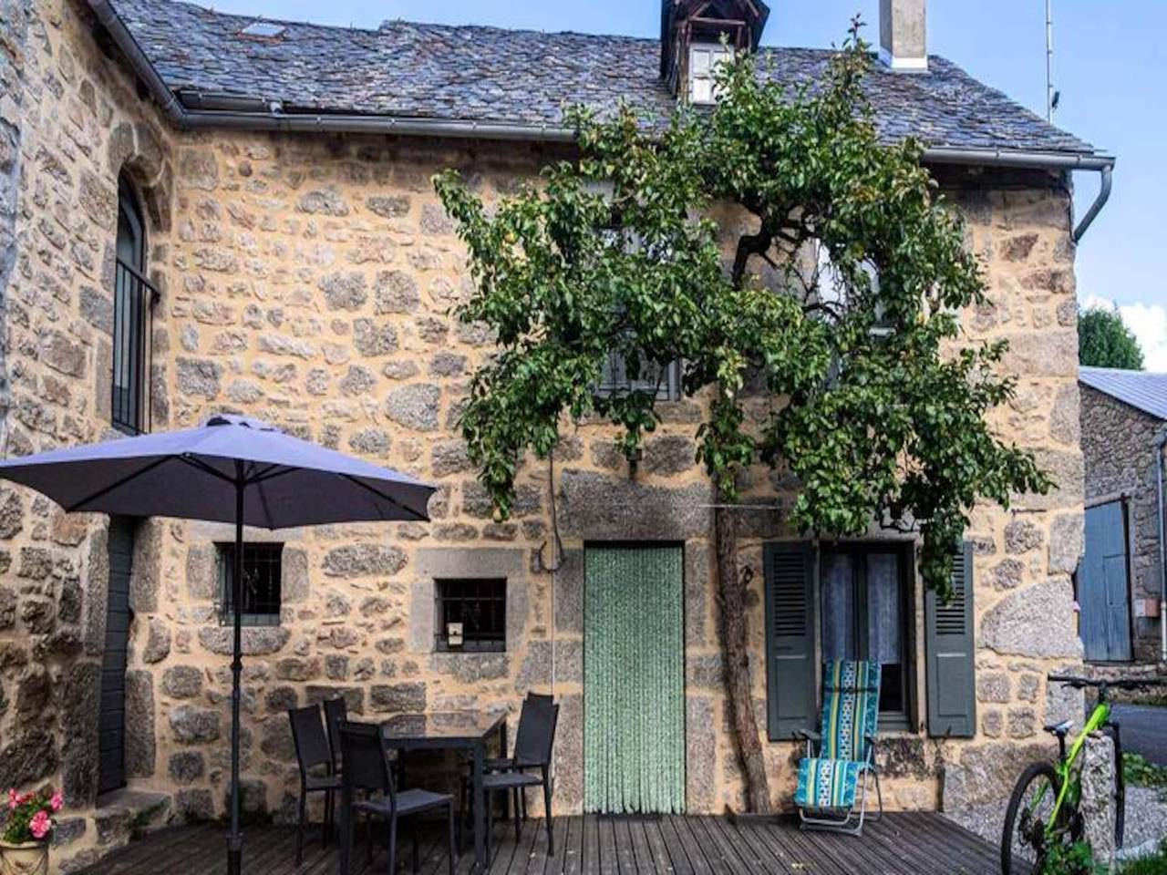 Appartement entier, Gמte de France 6 personnes in Saint-Alban-sur-Limagnole, Région de Mende