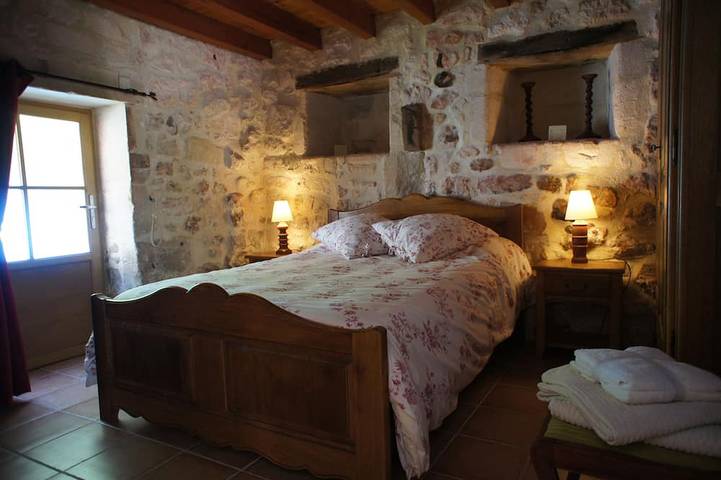 Gîte pour 6 personnes, avec piscine ainsi que jardin et terrasse à Pons - 2
