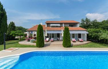 Ferienhaus für 8 Personen, mit Pool und Balkon/Terrasse in Nova Vas