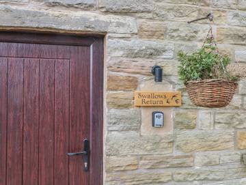 Log Cabin for 4 People in Macclesfield Forest and Wildboarclough, Peak District, Photo 1