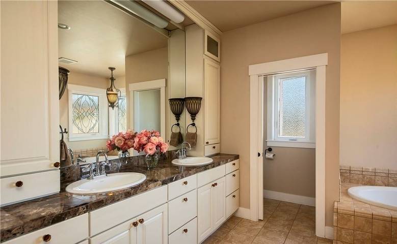 Vacation rental for 12 people, with hot tub and yard in Whidbey Island