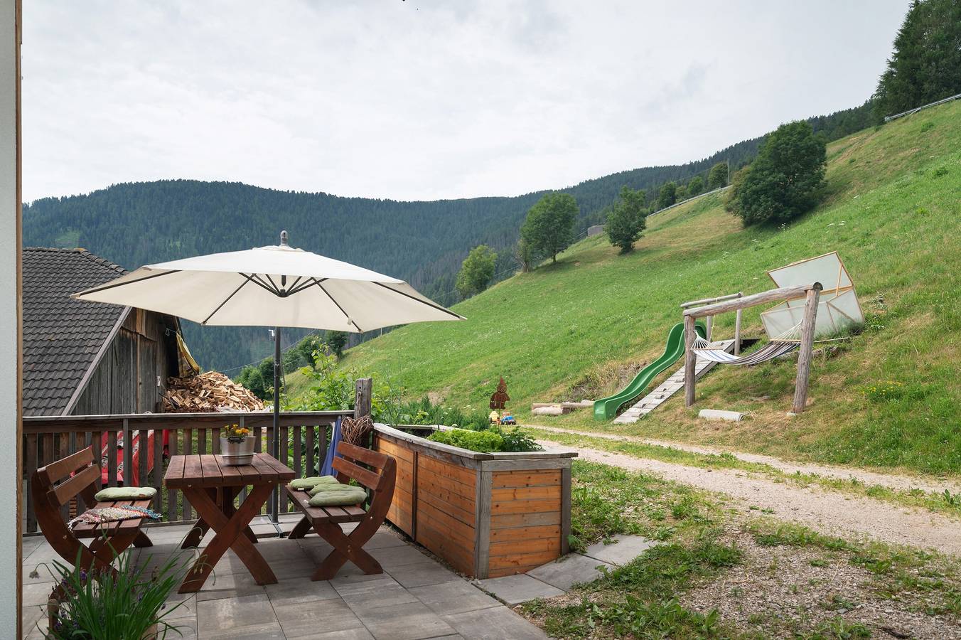Appartamento intero, Appartamento 'Prielerhof Sunrise' con vista sulle montagne, terrazza privata e Wi-Fi in Ellen, San Lorenzo di Sebato e dintorni