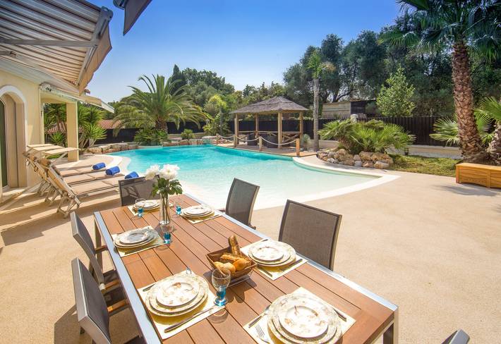 Villa for 8 people, with Balcony and Terrace as well as Garden in Antibes