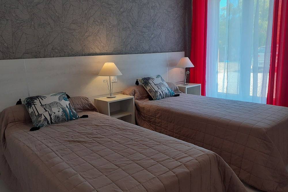 Appartement entier, Plouhinec: appartement dans longère in Plouhinec (Morbihan), Côte des Mégalithes