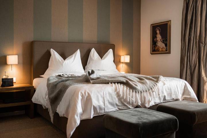 Hotel für 2 Personen, mit Balkon und Terrasse sowie Garten und Pool im Dorf Tirol