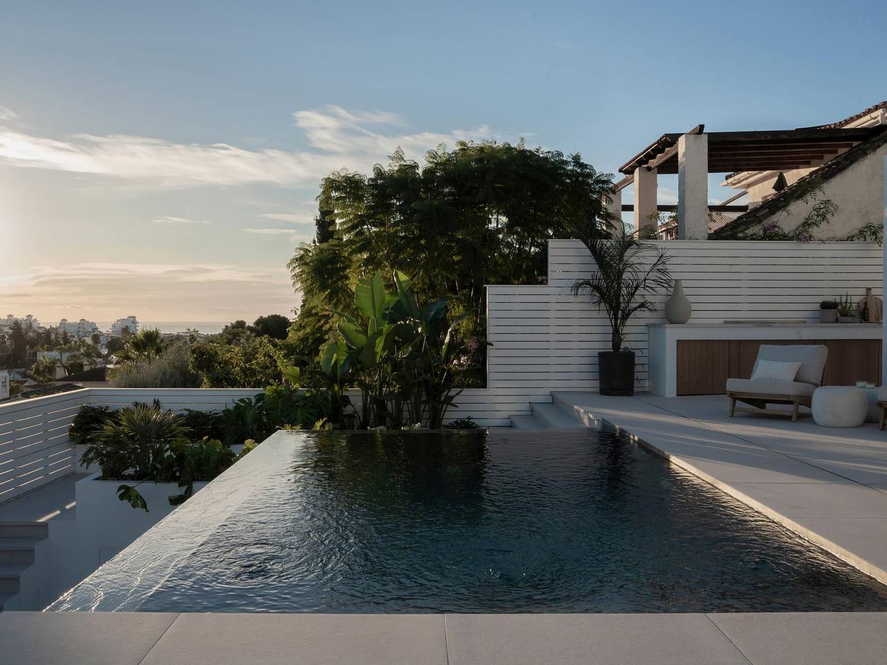 Luxury villa with pool and sea view - 8 guests in Medina Gardens, Marbella