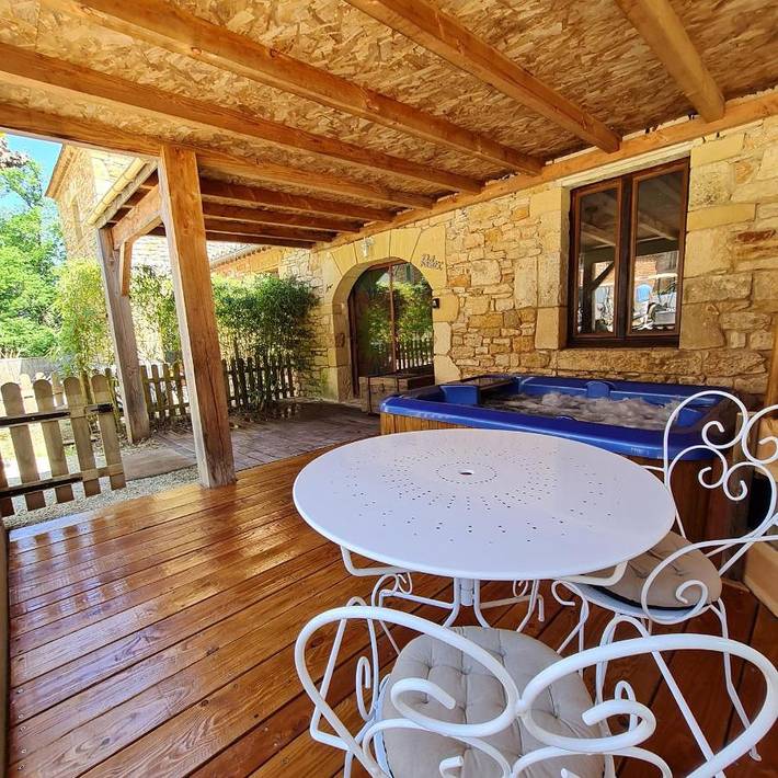 Gîte pour 10 personnes, avec piscine ainsi que jardin et vue, animaux acceptés à Puy-l'Évêque - 4