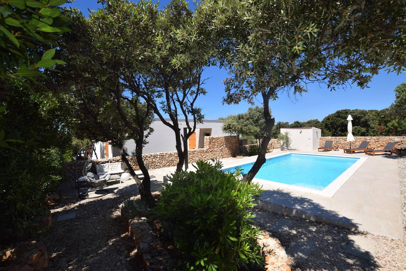 House in Mandre with Private Parking in Mandre, Pag
