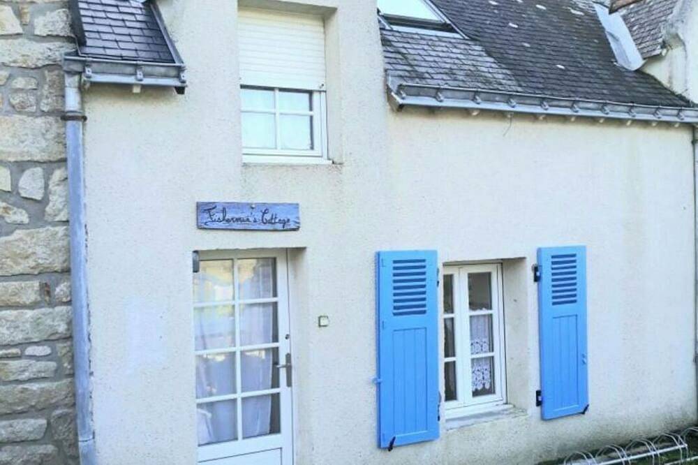 Fisherman's cottage in Île-d'Arz, Côte des Mégalithes