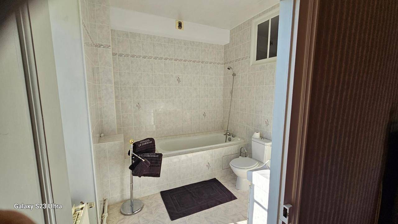 Double Room with Balcony in Fleuriel, Allier