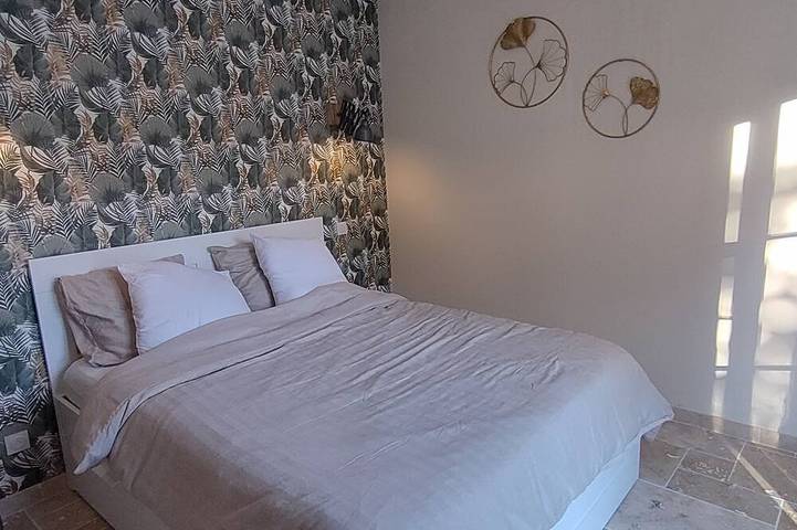 Chambre d’hôte pour 2 personnes, avec Jardin et Piscine à Faucon