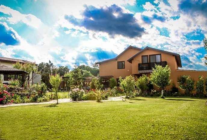 Gîte pour 2 personnes, avec terrasse et jardin, animaux acceptés dans Giurgiu