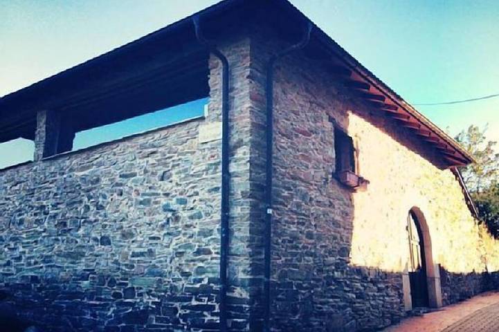 Gîte pour 8 personnes, avec Jardin et Piscine