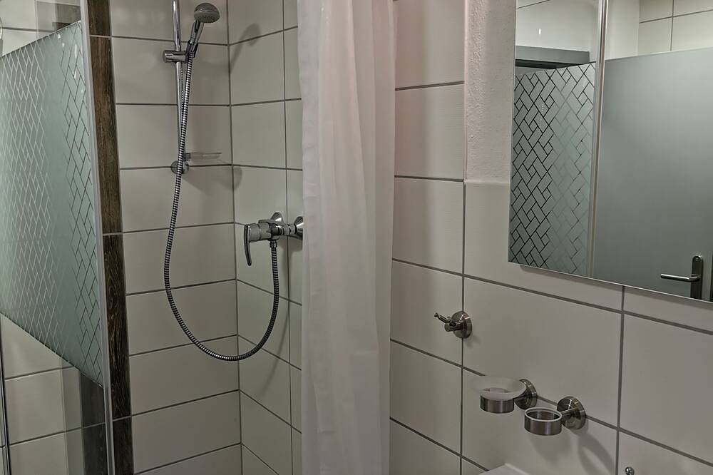 Ganze Wohnung, Ferienwohnung mit Sauna,unmittelbarer Zugang zum Radwg 7 an der Lahn in Weilburg, Lahntal