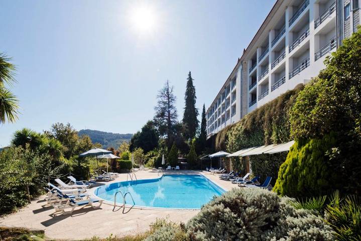 Hôtel pour 3 personnes, avec piscine ainsi que jardin et vue dans Tondela