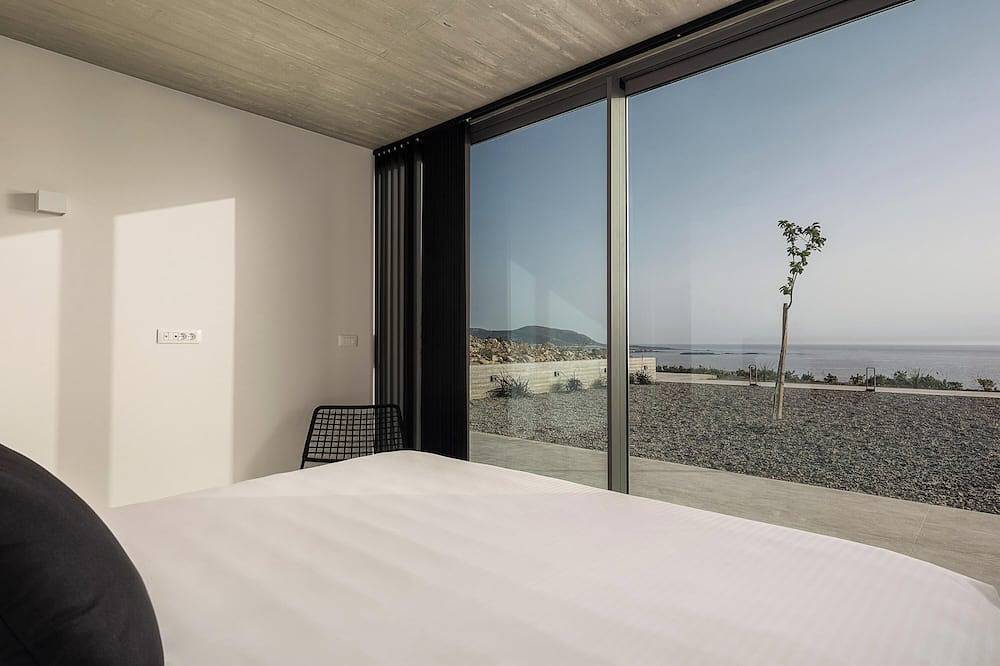 Inspiring Industrial Design Villa Overlooking Falasarna Beach in Falassarna, Chania und Umgebung