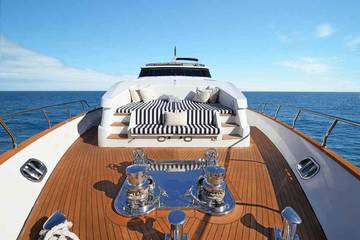 Bateau pour 2 personnes, avec jacuzzi ainsi que sauna et piscine à Serrès