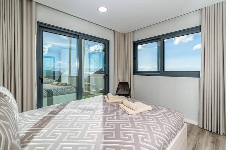 Casa Barros Serra, 3 Bedroom Holiday Home for all the Family in Calheta in Estreito da Calheta, Île de Madère