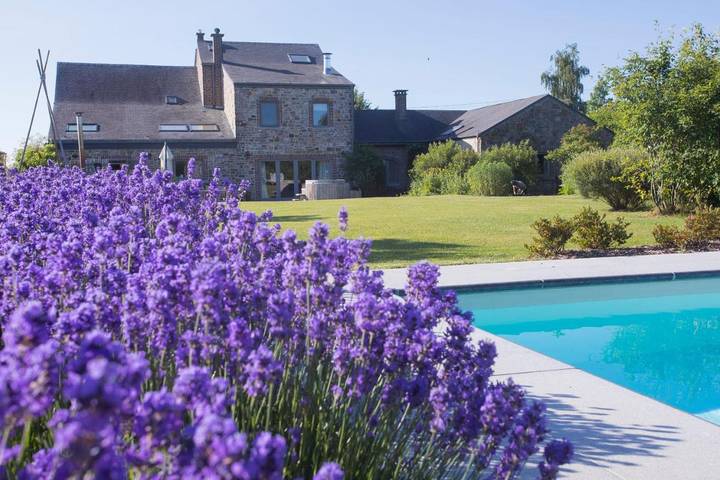 Location de vacances pour 20 personnes, avec sauna et jardin ainsi que piscine et jacuzzi à Gesves