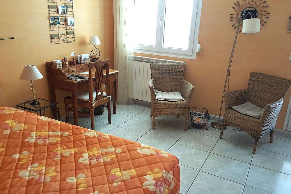 Gîte  + Piscine Privée +  Jardin : \"Le Panorama\" (6-8 pers.)<br> in Vieille-Brioude, Parc Naturel Régional Livradois-Forez