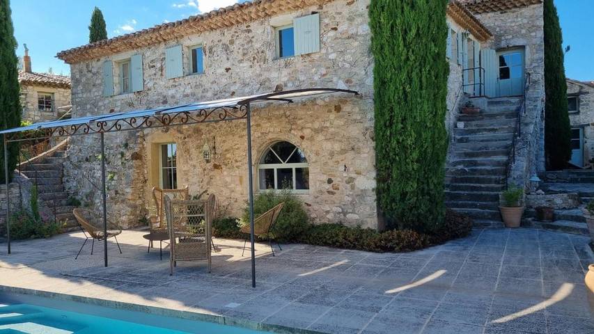 Location de vacances pour 2 personnes, avec piscine et jardin ainsi que vue et terrasse à Valaurie - 3