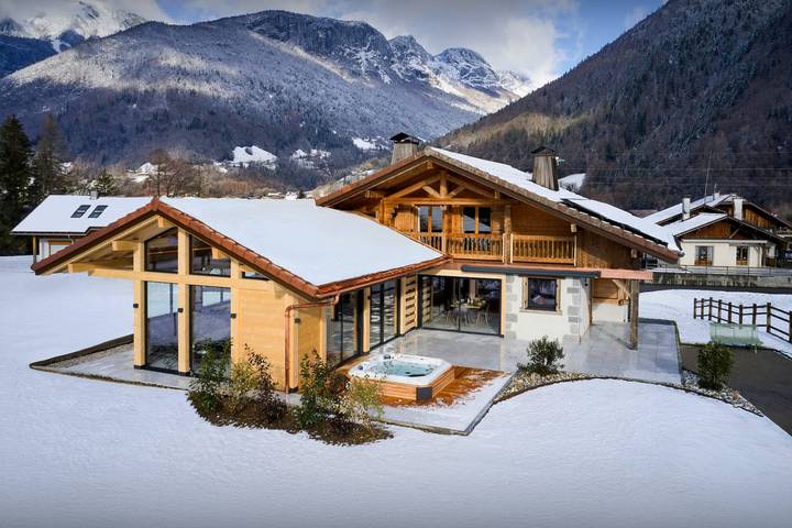 Chalet pour 12 personnes, avec jardin et piscine ainsi que jacuzzi et sauna - 1