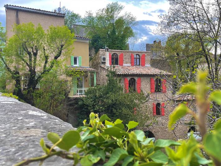 Gîte pour 4 personnes, avec terrasse, animaux acceptés à Correns