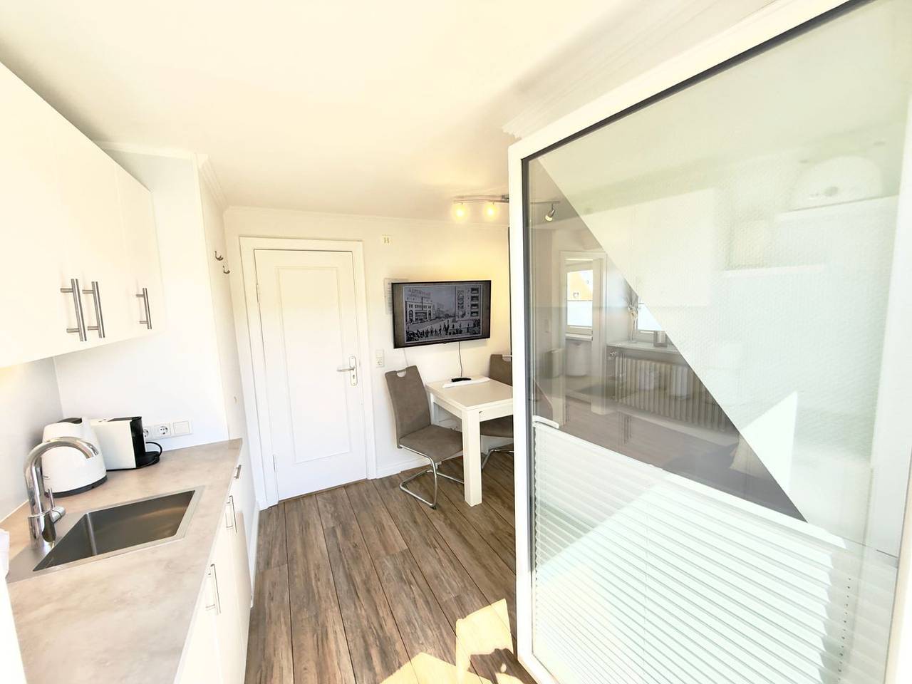 Ganze Wohnung, Ruhig gelegene Ferienwohnung mit zwei Zimmern am Rande von Wenningstedt in Wenningstedt, Sylt