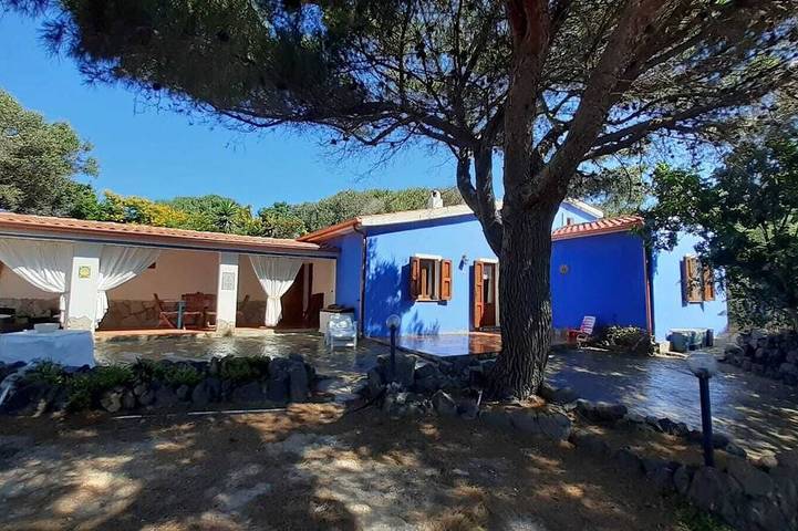 Villa pour 7 personnes, avec jacuzzi ainsi que balcon et jardin dans Île de Sant'Antioco