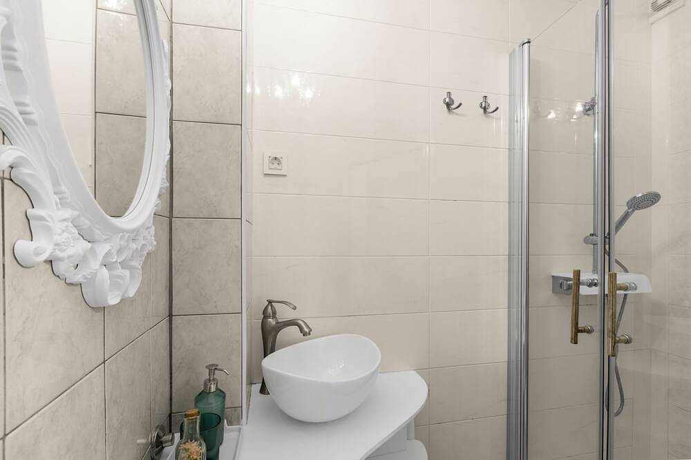 Entire apartment, Primavera Deluxe Studio Apartment in Old town Rovinj in Rovinj, Rovinj region