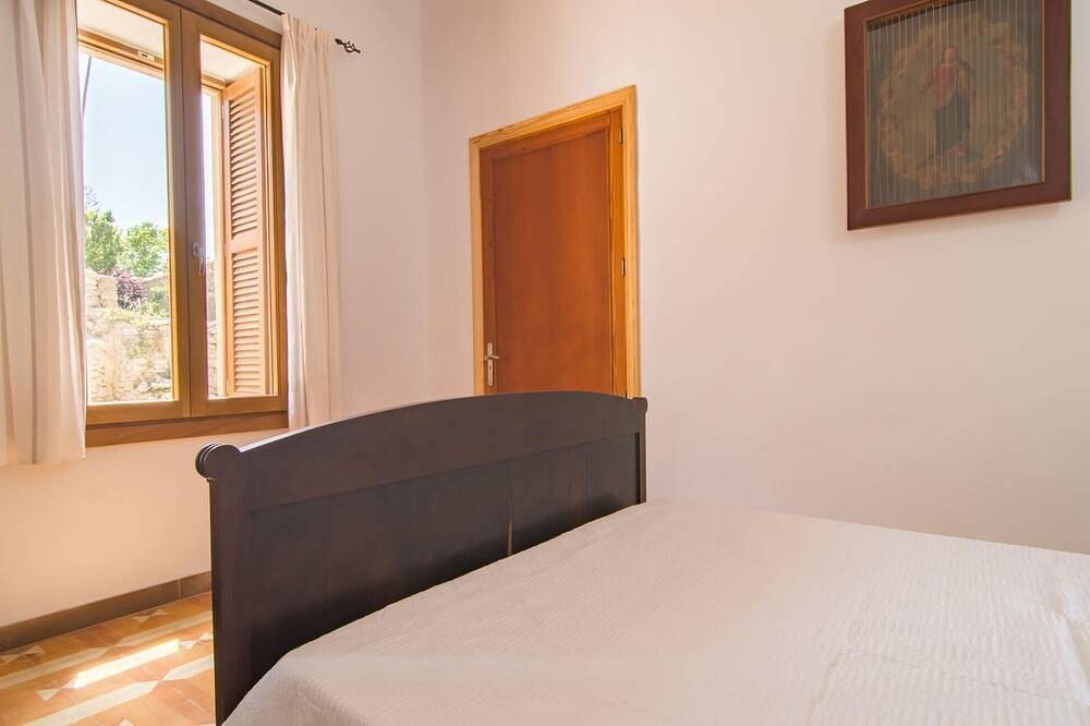 Lovely home in Llucmajor with private swimming pool, can be inside or outside in Randa (Mallorca), Algaida