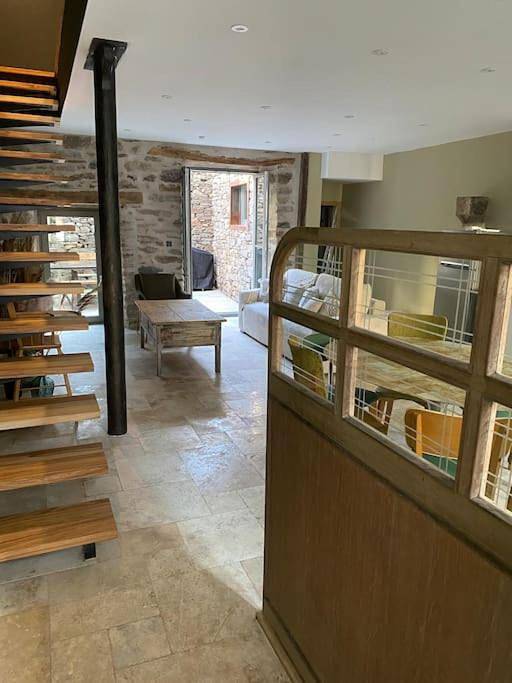 Location de vacances pour 6 personnes, avec terrasse, animaux acceptés à Chaudes-Aigues - 2