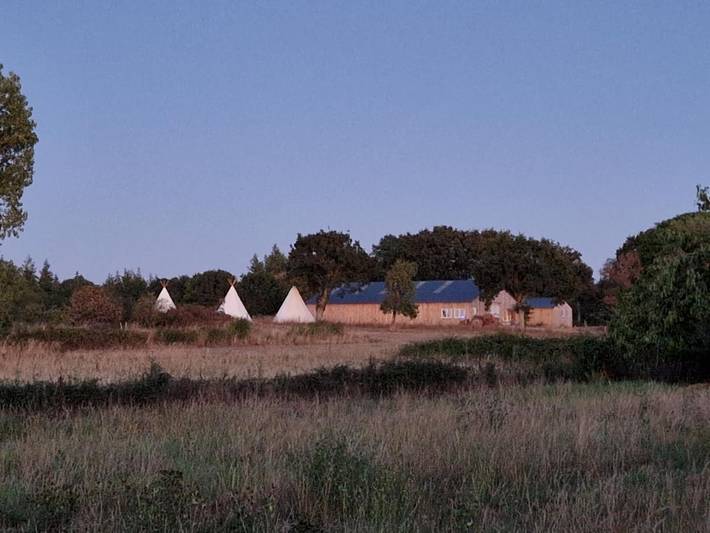 Location de vacances pour 4 personnes, avec Terrasse ainsi que Jardin et Piscine à Le Tronchet - 4