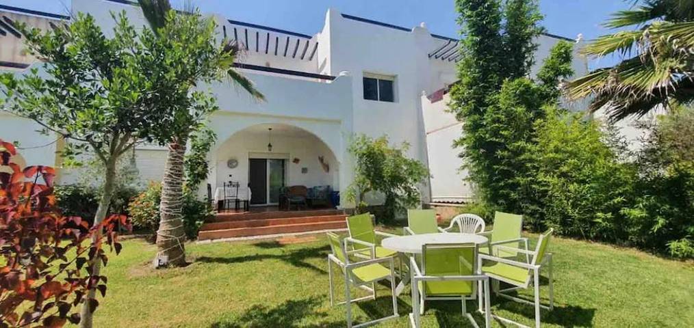 Location de vacances pour 9 personnes, avec vue ainsi que piscine et jardin à Fnideq - 2