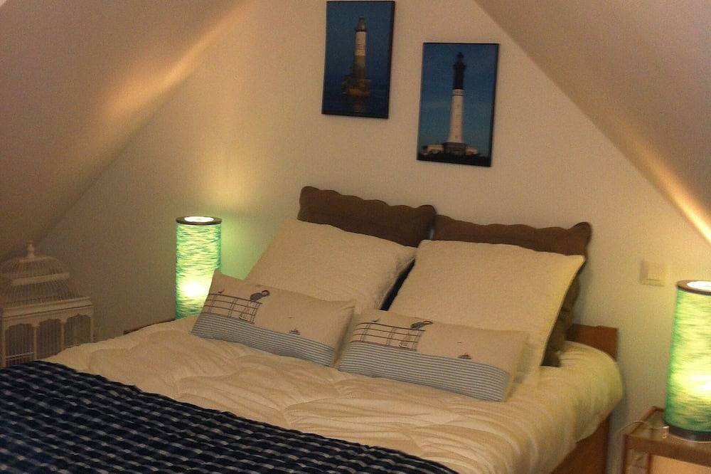 Morgat, charming little house near the beach in Morgat, Iroise