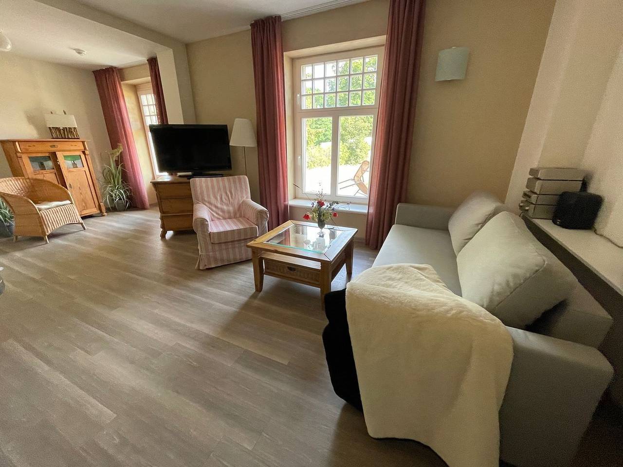 Ganze Wohnung, Komfortable Ferienwohnung Westflügel Knappe Gerhard mit Terrasse auf Usedom in Stolpe auf Usedom, Usedom