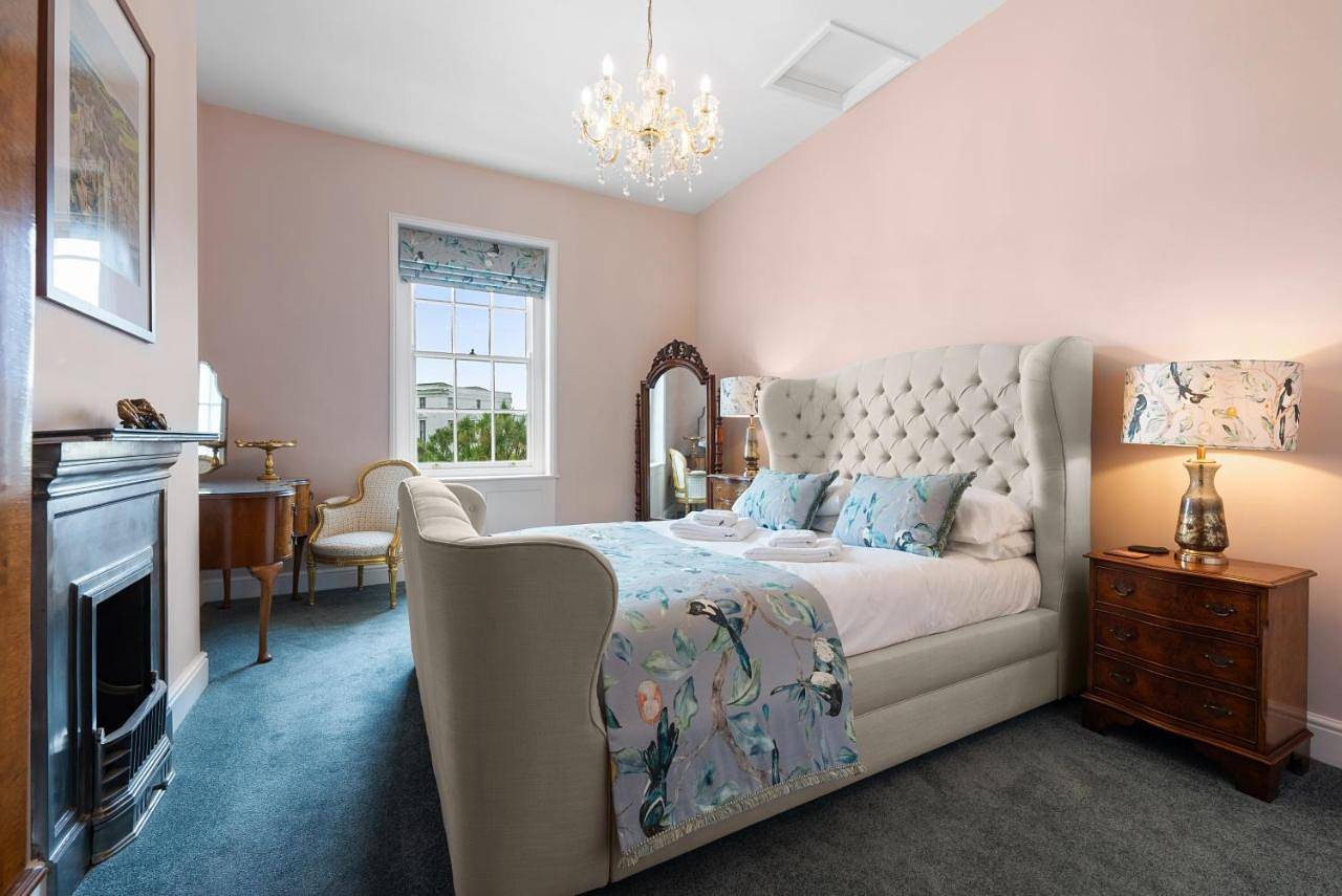 Entire apartment, Two-Bedroom Deluxe Apartment with Ocean View in Bognor Regis, West Sussex