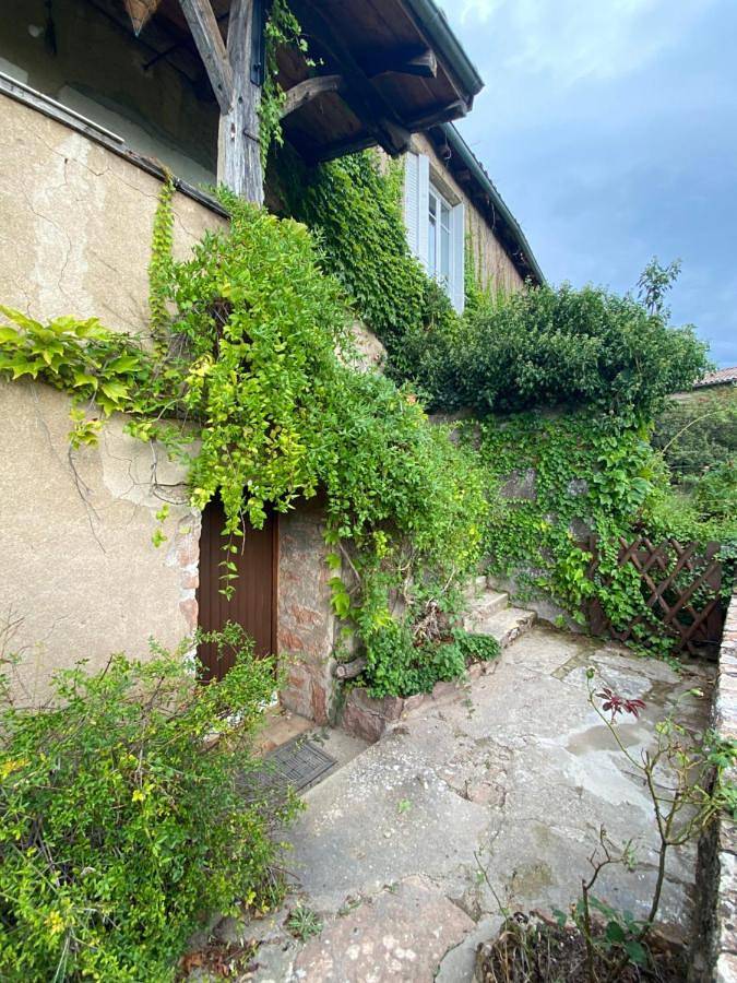 Location de vacances pour 4 personnes, avec vue et jardin à Leynes - 4