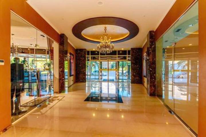 Ferienwohnung für 3 Personen, mit Balkon und Sauna sowie Ausblick und Pool in Budva - 2