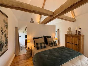 Gîte pour 2 personnes, avec jardin et terrasse à Les Avenières