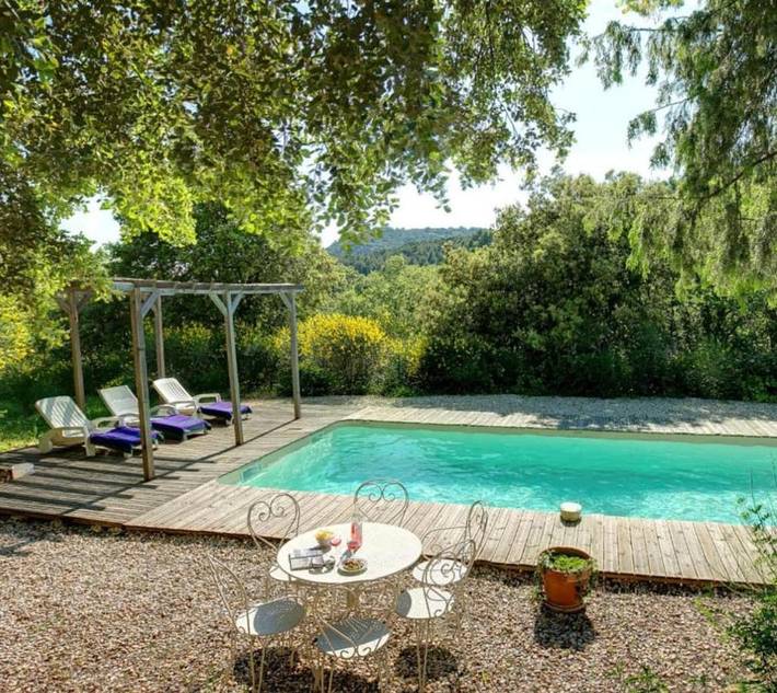 Casa de vacaciones para 8 personas, con vistas además de jardín y piscina - 1