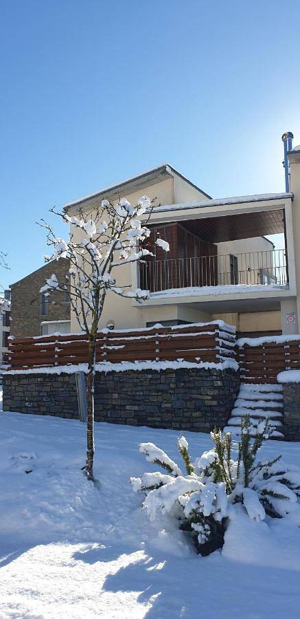 Apartamento para 10 personas, con Balcón y Terraza además de Jardín y Piscina en Sabiñánigo