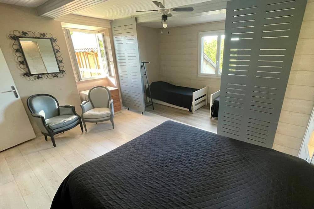 Maison dans le sud avec piscine chauffée ! Midoon guest in Tillac (Gers), Gers