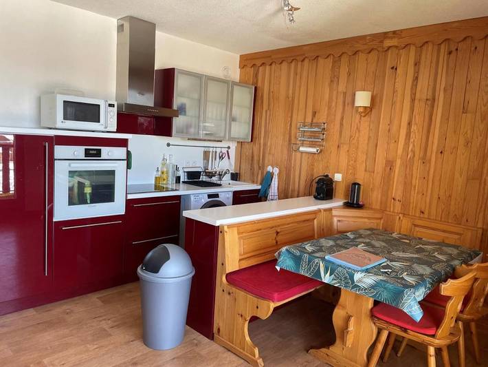 Gîte pour 4 personnes, avec vue et terrasse dans Saint-Jean-Montclar