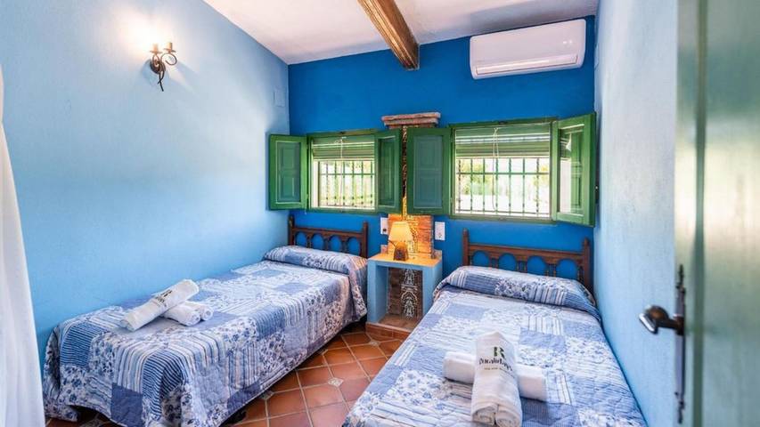 Chalet para 12 personas, con jardín y balcón en Parque Natural Sierras Subbéticas - 4