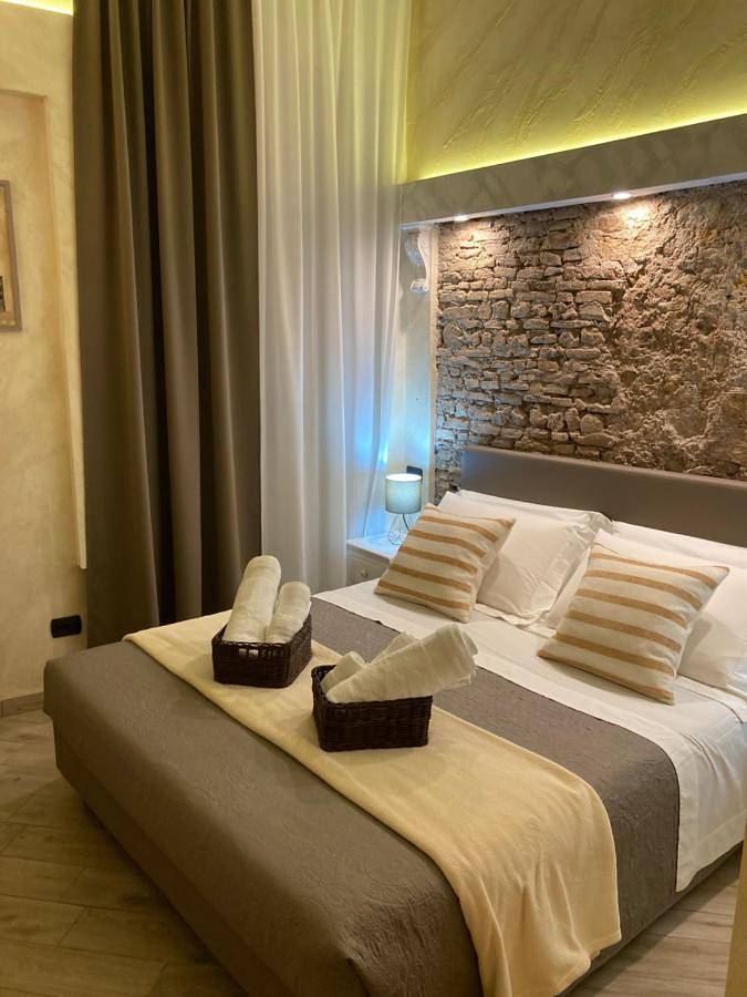 Queen Room in Nettuno, Provincia di Roma